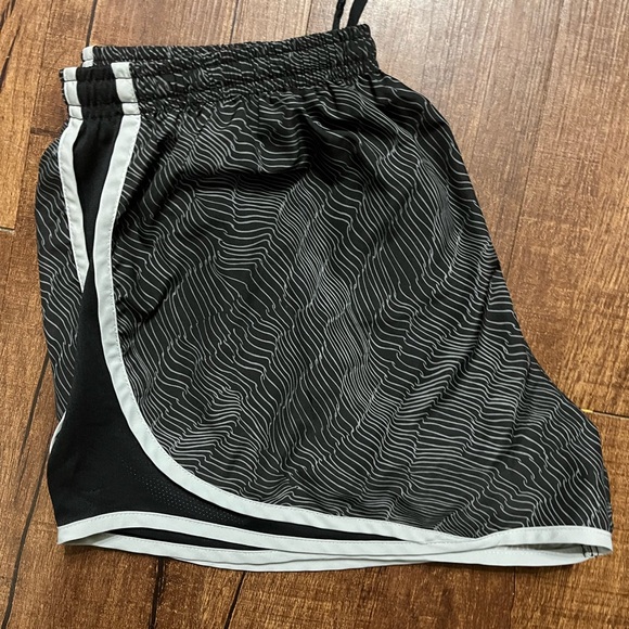 Nike Dri-FIT Women’s Black & Gray Athletic Running Shorts Size L - Picture 7 of 10